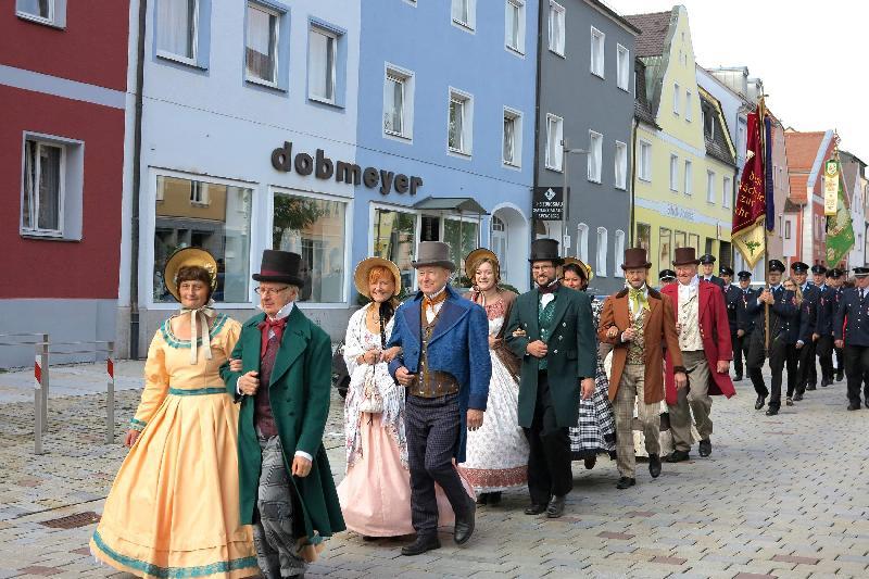 Am Kirchweihsonntag, 4. September, werden die Mitglieder des Festspielvereins wieder in ihren Kostümen am Kirchen- und Festzug teilnehmen. - Foto von Werner Schulz