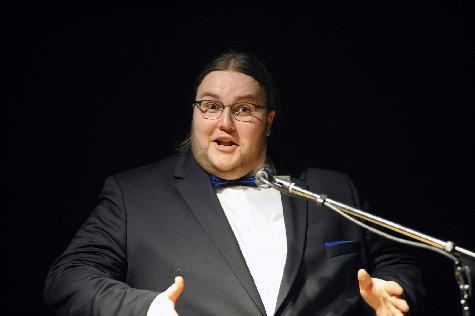 Zum zweiten Mal steht Wolfgang Vögele beim Osterkonzert des Musikzugs am Dirigentenpult. Letztes Jahr bestätigte das Orchester unter seiner Leitung seine herausragende Rolle unter Hirschaus Kulturträgern. Das Publikum feierte Vögeles Konzertpremiere mit stehenden Ovationen. - Foto von Werner Schulz