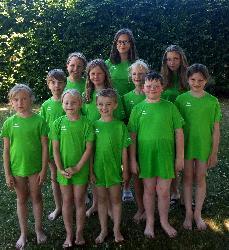Zum ersten Mal in der Vereinsgeschichte nahm der Schwimmernachwuchs des TuS Hirschau am Sommerschwimmfest in Arzberg (Landkreis Wunsiedel) teil. Die Erfolgsbilanz des zwölfköpfigen Teams: Fünfmal Gold, siebenmal Silber und fünfmal Bronze.  - Foto von Werner Schulz