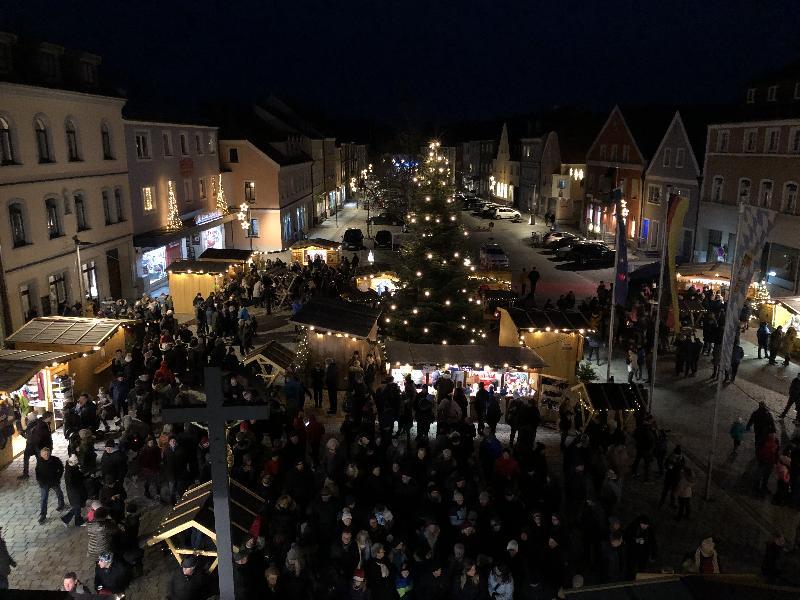 Bestens besuchter Weihnachtsmarkt seit langem.
