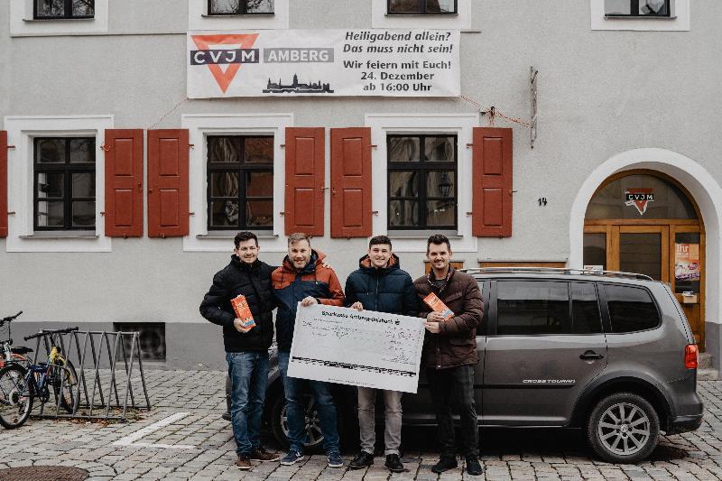 Round Table 235 Amberg-Sulzbach übergibt 500€-Spende (von links): Franz von Klenck, Benjamin Seiler (CVJM Amberg e.V.), Philipp Koch, Manuel Kraus

 - Foto von Dominik Lenz