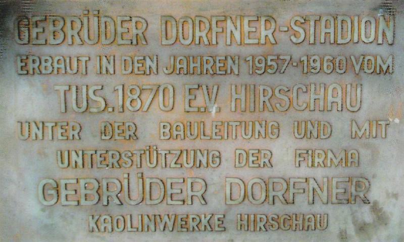 Diese Tafel erinnert im Eingangsbereich des Sportparks an die langjährige Heimat des TuS nahe dem Moosweihers. - Foto von TuS Hirschau