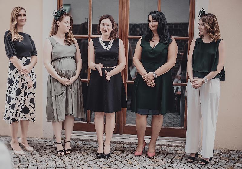 Das neue Präsidium von Ladies‘ Circle Amberg (von links): Past-Präsidentin Nicole Asmus, Schatzmeisterin Stefanie Scheffer, Präsidentin Ann-Julie Trepesch, Vizepräsidentin Zorka Dotto und Clubsekretärin Sabine Exner. Bild: MG Fotografie - Foto von Uschald