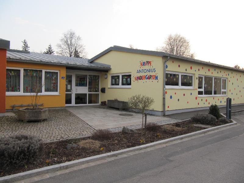 Knappe Plätze und Baumängel bei den Kindergärten