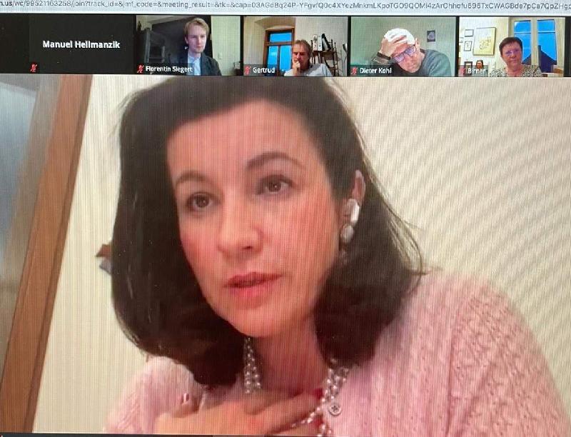 Auf Einladung des CSU-Ortsvorsitzenden Florentin Siegert (oben links) stellte sich bei einem digitalen Kamingespräch Staatsministerin Dorothea Bär den Fragen der Gesprächsteilnehmer. - Foto von Werner Schulz