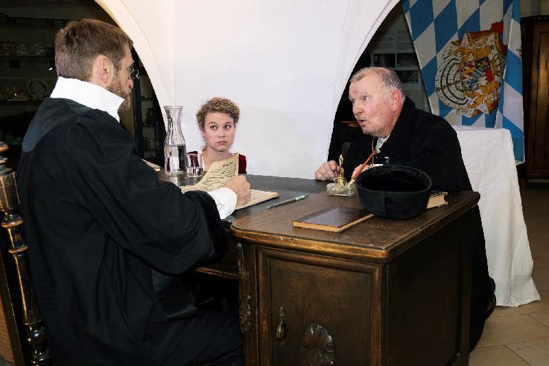 Königlich Bayerisches Amtsgericht tagt auf der Festspielbühne
