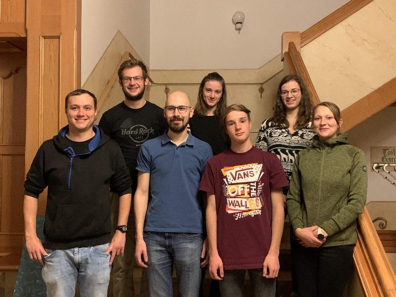 Der Musikzug Hirschau hat eine neue Jugendvorstandschaft. V. l.: 1.Vorstand Maximilian Stein, Ex-Jugendvorstand Erick Remhof, Kassier Sebastian Wendl, 2. Vorsitzende Sabrina Gnan, Schriftführer Lars Wimber, 1. Vorsitzende Andrea Fleischmann und Beisitzerin Katharina Stein. Nicht im Bild: Beisitzer Leonhard Richter.

 - Foto von Werner Schulz