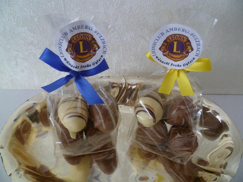 Auch heuer wieder bietet das Hilfswerk des Lions-Clubs Amberg-Sulzbach Schokoeier von bester Qualität zum Kauf an. Der Erlös daraus ist für Projekte der regionalen Kinder- und Jugendhilfe gedacht.. Bild: Uschald

 - Foto von Uschald