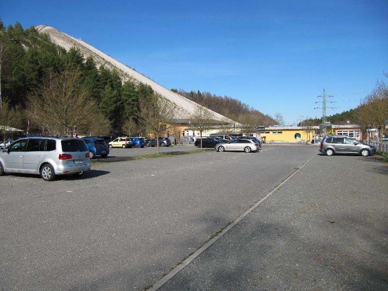 In der Sommersaison kann man heuer wohl noch kostenlos am Monte Kaolino parken, ab 2023 sind Parkscheinautomaten im Gespräch. - Foto von Gerhard Fleischmann