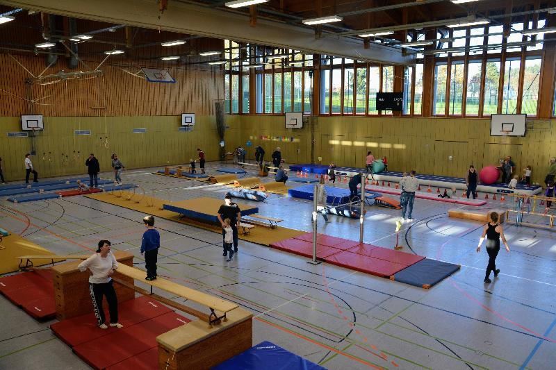 Die Turnhalle wurde zum Abenteuerspielplatz - Foto von Fritz Dietl