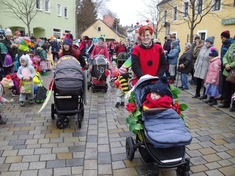 Hirschau fest in Kinder-Narrenhand