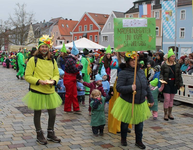 Hirschau fest in Kinder-Narrenhand