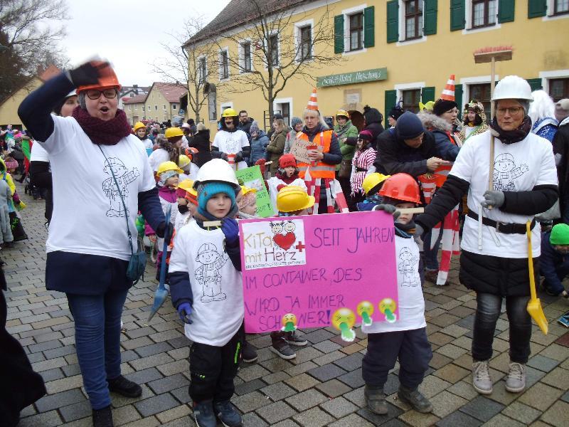 Hirschau fest in Kinder-Narrenhand