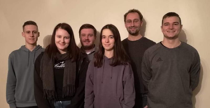 Durchwegs einstimmig wurden die Mitglieder der KJG-Pfarrleitung gewählt. V. l.: Moritz Forster, Veronika Meyer, Florian Kummer, Anna Schreiber, Christian Brinster und Alexander Feuchtmeyer. Nicht im Bild: Lukas Schlosser. - Foto von Werner Schulz