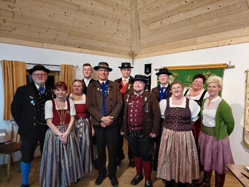 auf dem Bild von links 
Die neu gewählte Gauvorstandschaft mit Sprechern aus den Arbeitsgruppen
Georg Spandl, Hildegard Helm-Fischer, Jasmin Luber, Julius Lottner, Schriftführer Peter Fink Gauvorsitzender, Erich Tahedl,  Johannes Heyda 2.Gauvorsitzender, Tomas Svenson, Gertraud Kerschner, Martina Tahedl, Veronika Söllner, Jugendleiterin
 - Foto von Gerhard Fleischmann
