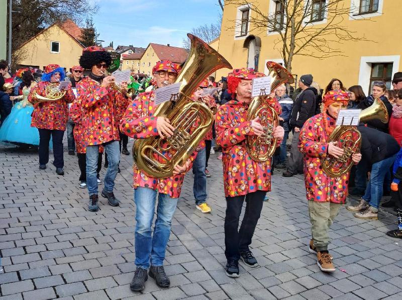 Hirschau fest in Kinder-Narrenhand