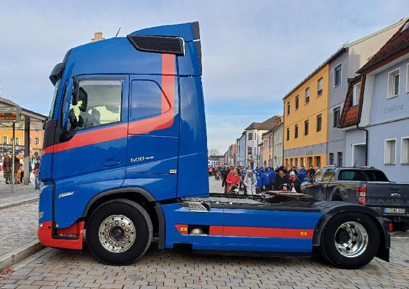 Hirschau fest in Kinder-Narrenhand