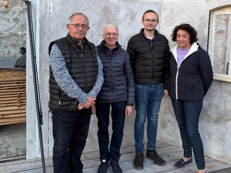 Bei den Vorstandswahlen des Festspielvereins wurde das amtierende Team in seinen Ämtern bestätigt. Von links: Schriftführer Reinhold Birner, 2. Vorsitzender Alfred Härtl, 1. Vorsitzender Ludwig Koller und Schatzmeisterin May Koller. - Foto von Werner Schulz