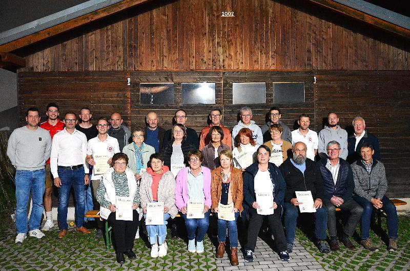 Die anwesenden Geehrten zusammen mit dem DJK Kreisvorsitzenden Sigmund Balk, stehend re., 4. Vorsitzenden Felix Rumpler, 2. v. li., 3. Bürgermeister der Stadt Hirschau, Hermann Gebhardt, 3. v. li. u. Vorsitzenden Andreas Falk, 5. v. li.

Für 50 Jahre Mitgliedschaft wurden geehrt:
Hans Luber 
Michael Schuminetz 
Josef Maier 
Rudolf Richthammer 
Georg Kummer
Bernhard Reich 
Christian Meier 
Richard Kummer 
Manfred Reich 
Sepp Falk 
Herbert Rauch
Für 40 Jahre Mitgliedschaft wurden geehrt: 
Chritian Pruy 
Wolfgang Lingl 
Maria Sperber 
Wolfgang Bosser 
Christian Gnan 
Monika Maier 
Edelgard Maier 
Franz-Josef Kummer 
Gertrud Kustner 
Andreas Ott 
Stefan Schlosser 
Fritz Dietl 
Sybilla Kustner 
Gerlinde Birner 
Heidi Falk 
Monika Kustner 
Für 25 Jahre Mitgliedschaft wurden geehrt:
Brigitte Groher 
Gabi Lang 
Dominik Berndt 
Sonja Schlosser 
Andreas Meyer 
Reinhard Kaiser 
Annette Beierl 
Gisela Falk 
Maximilian Fellner
Andreas Falk
 Johannes Falk 
Anja Kustner 
Tim Birner 
Andreas Birner 
Anke Brandt
 - Foto von Fritz Dietl