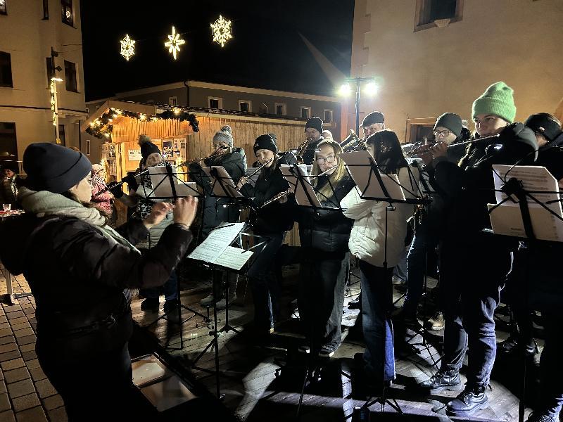 Am Hirschauer Marktplatz weihnachtlichen Atmosphäre.