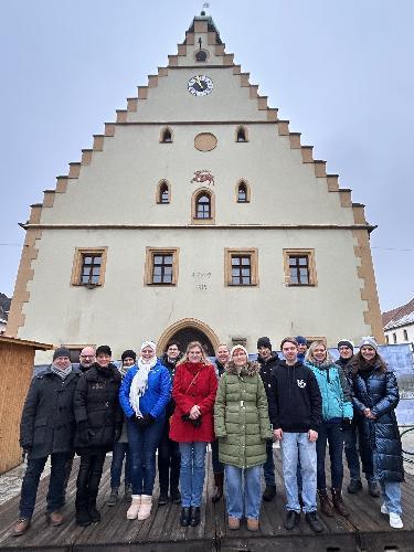 Am Hirschauer Marktplatz weihnachtlichen Atmosphäre.