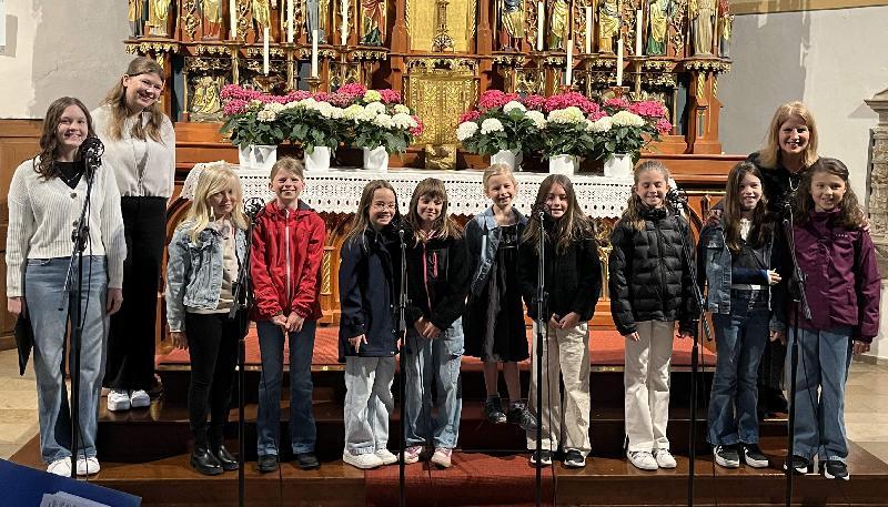 Der Kinderchor „Herzwärts“ übernimmt die musikalische Gestaltung der CSU-Adventsfeier. - Foto von Werner Schulz