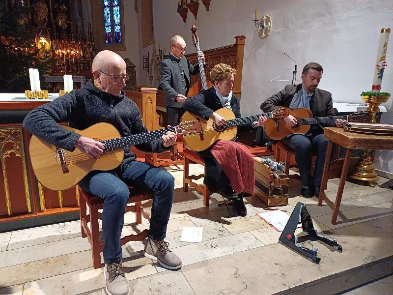 Mit „Muse und G’sang“ besinnlich auf Weihnachten eingestimmt