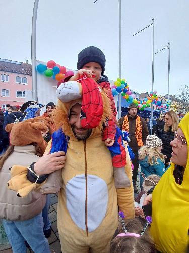 Hirschau erlebte Kinder-Faschingszug der Superlative