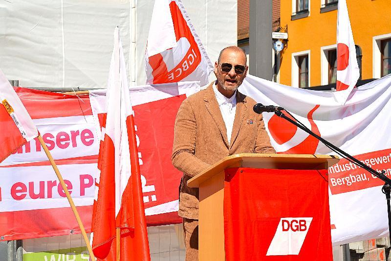 Klare Forderungen und ein voller Marktplatz zum Tag der Arbeit in Hirschau.