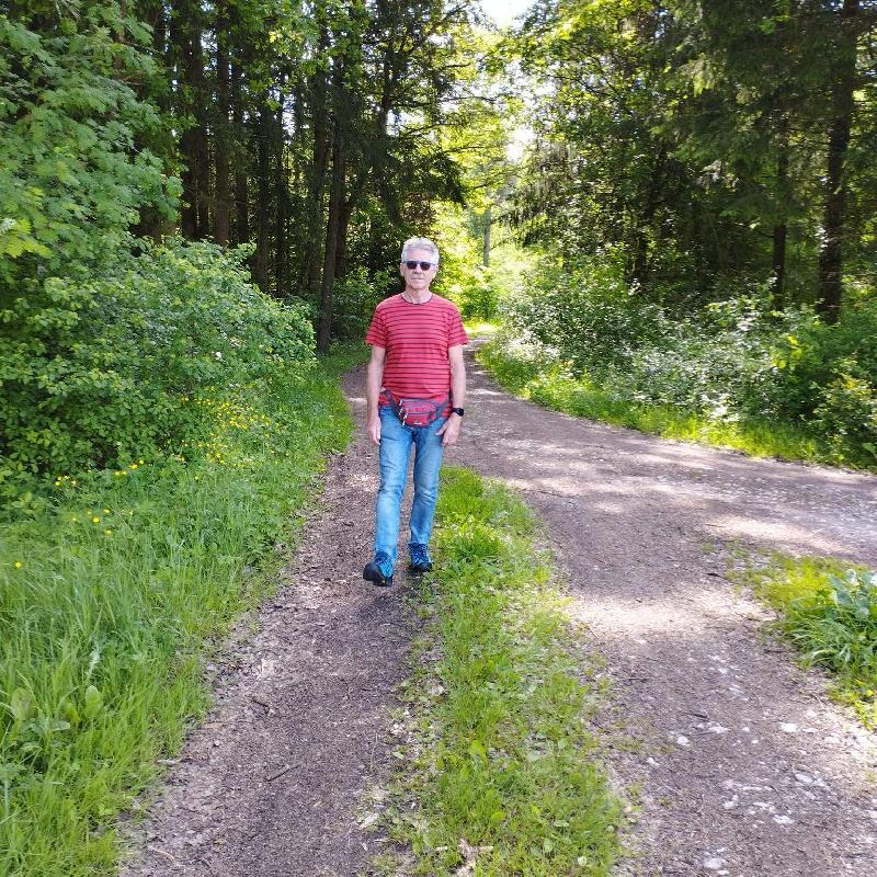 Wie alle Jahre hat Wanderwart Mandred Kindzorra auch heuer zwei attraktive Routen über 5 bzw. 10 Kilometer ausgesucht. - Foto von Werner Schulz