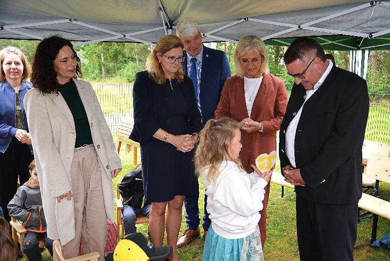 Preisverleihung im Johanniter Kinderhaus Conrad, durch Staatsministerin Ulrike Scharf.