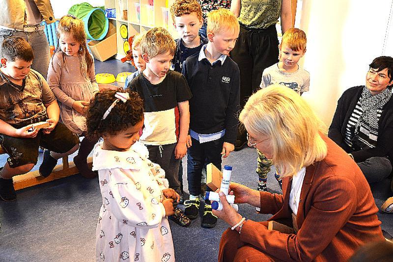 Preisverleihung im Johanniter Kinderhaus Conrad, durch Staatsministerin Ulrike Scharf.