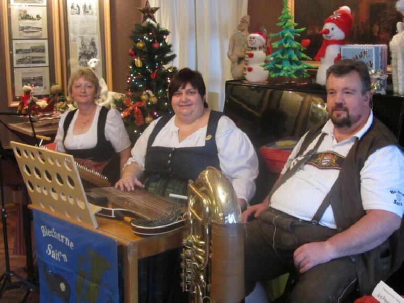 „Blecherne Sait’n“, die weltweit einmalige Instrumentenkombination, feiert 30-Jähriges