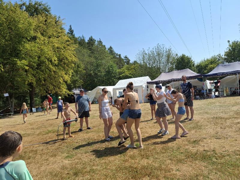 Hirschauer Trachtlerjugend im Zeltlager Grafenwöhr