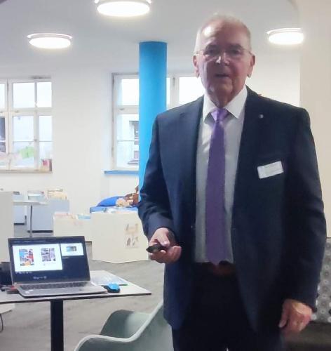 Mit Georg Franz Fröhler, dem Vorsitzenden des Hospizvereins Amberg-Sulzbach, steht ein kompetenter Informationspartner zur Verfügung. - Foto von Archiv (Werner Schulz)
