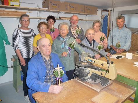 Frauenbund-Danke an Seniorenheim-Holzwerkgruppe