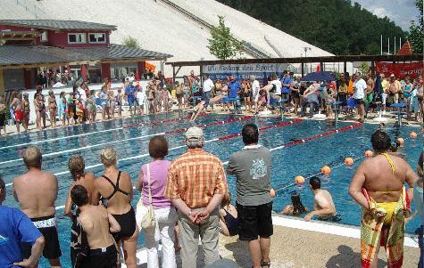 Spannende Wettkämpfe gibt es am Sonntag, 28. Juli, wieder im Freibad am Monte Kaolino, wenn die Schwimmabteilung des TuS Hirschau unter dem Motto „Hirschau schwimmt“ zur 17. Stadtmeisterschaft im Schwimmen einlädt. - Foto von Werner Schulz