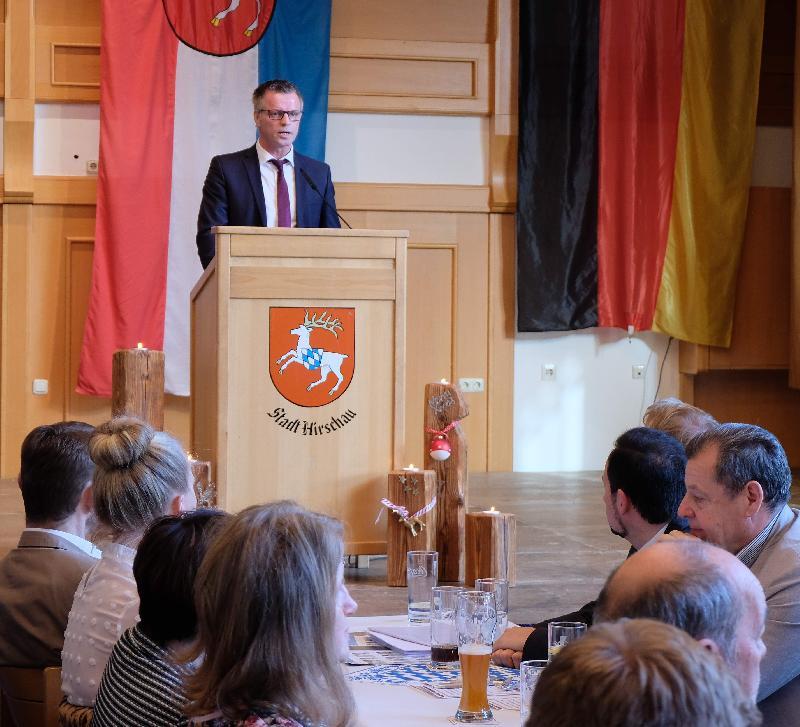 „Hirschau nachhaltig weiterentwickeln!“ Unter diesem Motto stand die Rede von Bürgermeister Hermann Falk (am Rednerpult) beim 36. Dreikönigsfrühschoppen der CSU.  - Foto von Werner Schulz
