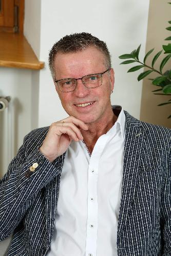 Hirschaus Bürgermeister Hermann Falk kann heute seinen 60. Geburtstag feiern.

 - Foto von Werner Schulz